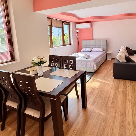Апартаменты Rose Cream Cozy 1bedroom In Бургас